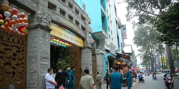Lễ cầu siêu cho ca sĩ Vân Quang Long