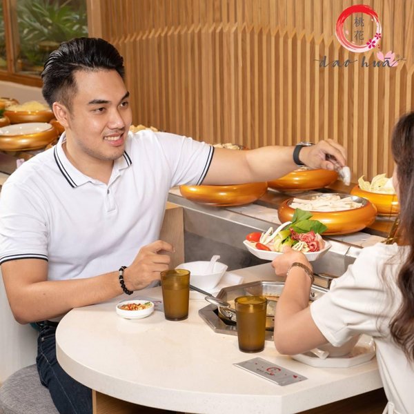 Giới trẻ sốt rần rần đến trải nghiệm Lẩu Nên Duyên