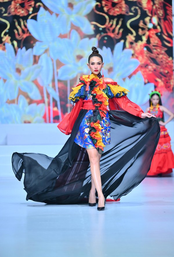 Siêu mẫu Võ Hoàng Yến