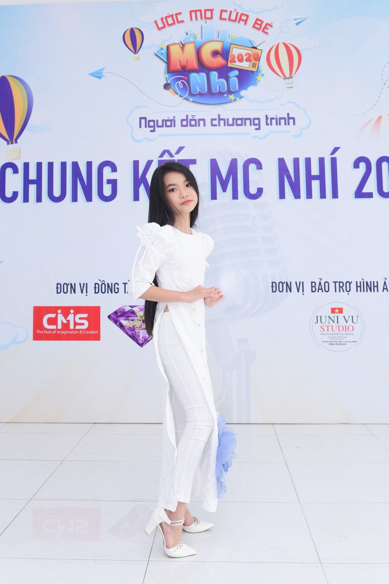 Cha của Phương Thuỳ là phụ công bóng chuyền số 1 Việt Nam Nguyễn Hoàng Thương với chiều cao 1.98 mét bởi vậy nên quán quân MC nhí cũng có chiều cao vượt trội