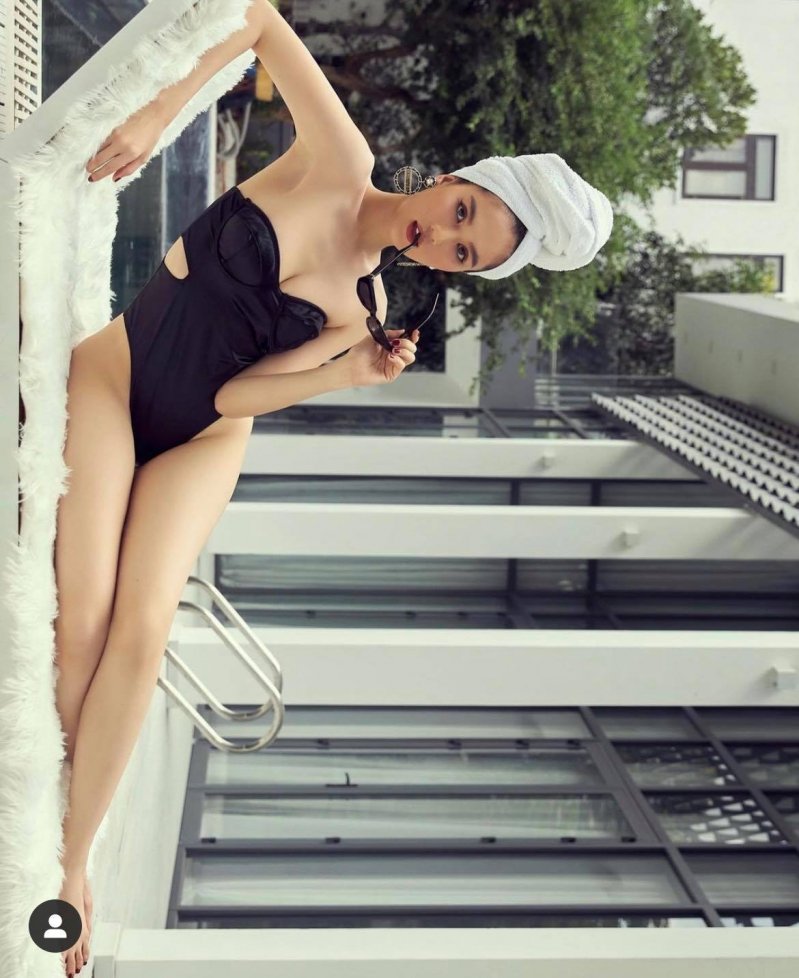 Bất cứ góc nào nữ hoàng nội y cũng khiến mọi người phải trầm trồ