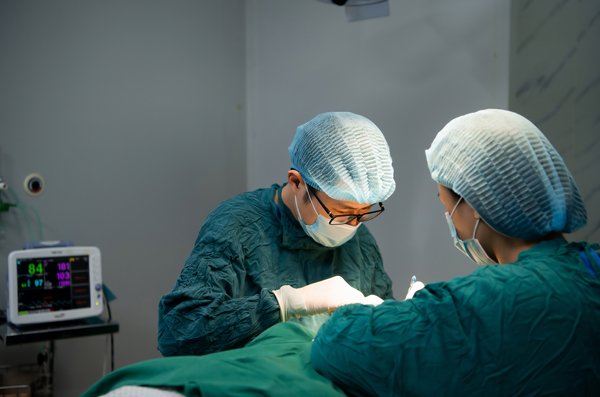 Nâng mũi bác sĩ Vượng: Khách hàng được thực hiện bởi bác sĩ tay nghề cao, nhiều năm kinh nghiệm, được chăm sóc với dịch vụ chu đáo