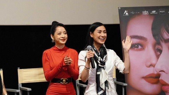 Trong hậu trường Chi Pu và đàn chị Kathy Uyên vẫn rất thân thiết