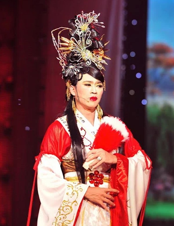 Những lần giả gái đầy bất ngờ
