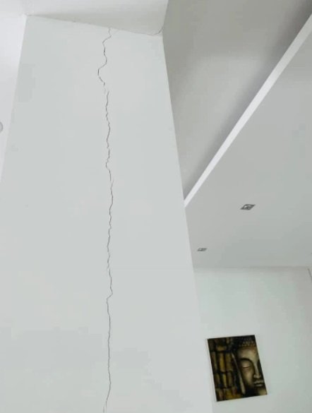Tường nhà Thủy Tiên bị nứt do nền móng yếu