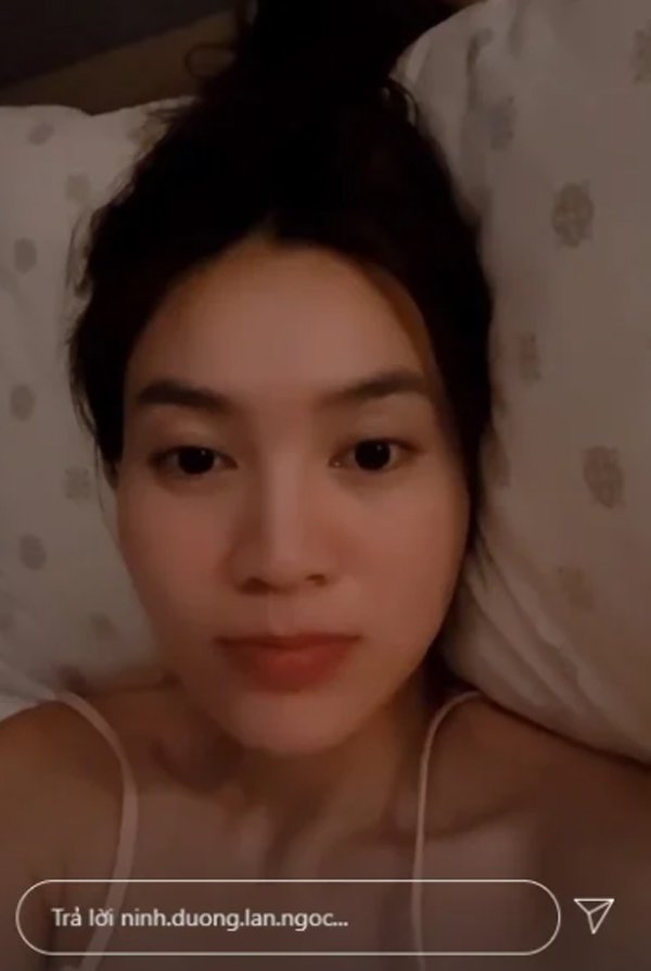 Nữ diễn viên liên tục tung ảnh 'giường chiếu'.