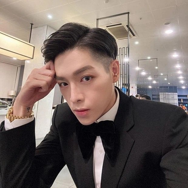 Giống như bao người Đức Phúc cũng đang lo lắng chuyện đi làm căn cước công dân nhưng hạn chế trang điểm.