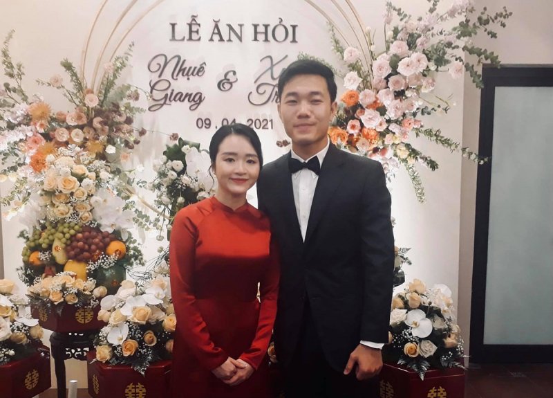 Bức ảnh ăn hỏi 'full' của Xuân Trường và cô dâu Nhuệ Giang