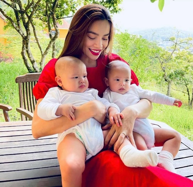 Hồ Ngọc Hà cho cặp song sinh đi chơi Đà Lạt