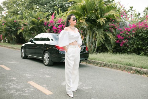 Sau khi chia tay Quách Ngọc Ngoan, Phượng Chanel rất chăm chỉ khoe dáng đẹp.