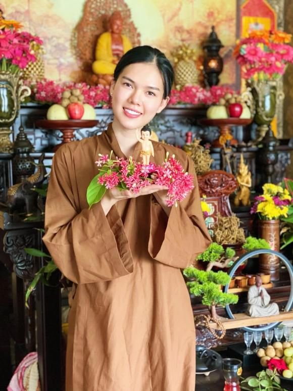 Người đẹp thừa nhận do bị sang chấn tâm lý, trầm cảm dạng nặng sau loạt biến cố, mặc dù đã tìm nhiều liệu pháp điều trị nhưng tình hình của cô vẫn không có chuyển biến tốt.