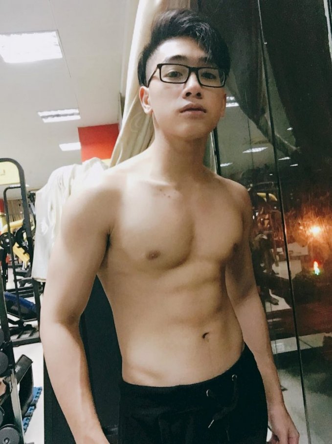 Anh chàng 10x chăm tập thể thao và có body 6 múi.