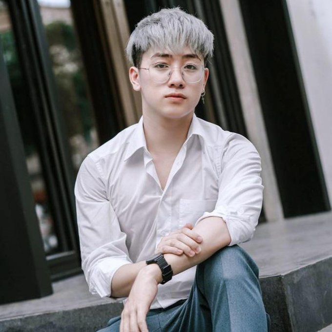 Lê Bảo sở hữu vẻ đẹp trai theo style Hàn Quốc.