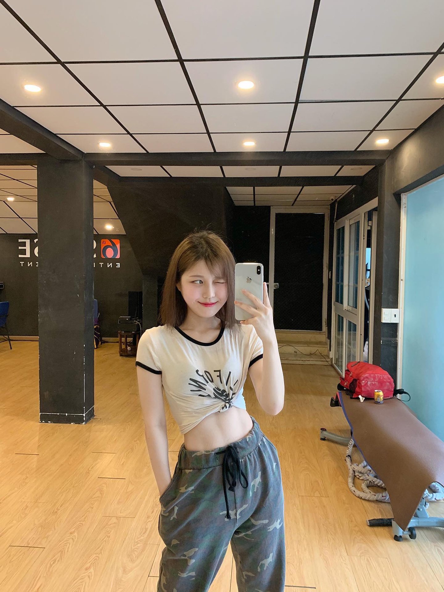 Trước đây, danh hiệu vòng eo nhỏ nhất showbiz thuộc về Ngọc Trinh với 56cm, thì ngôi vị này nay đã được nhường cho Han Sara.