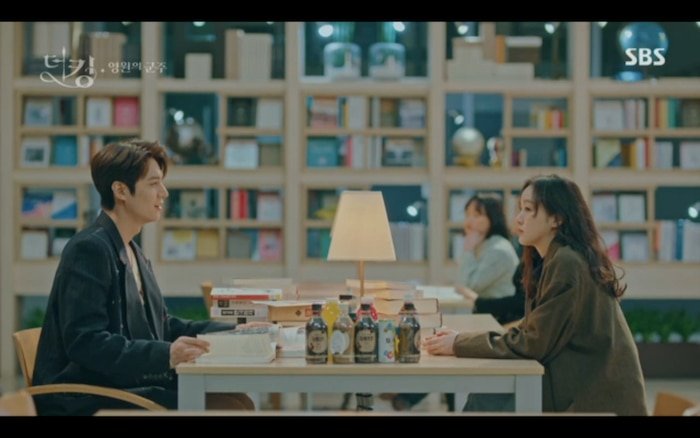 Tae Eul đã níu chân Lee Gon ở lại thế giới mới.
