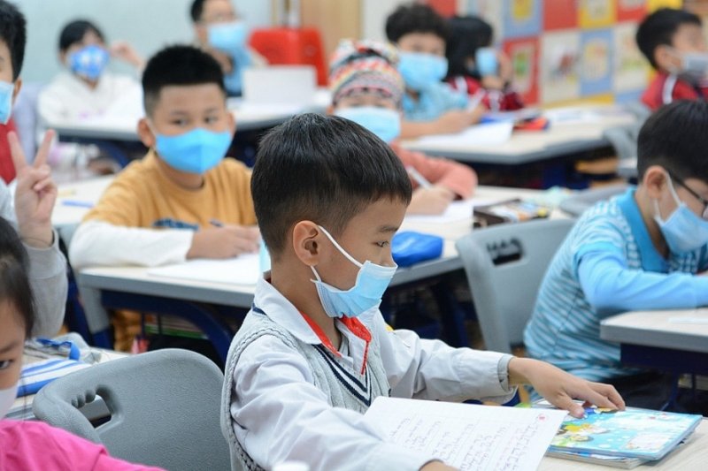 Học sinh cả nước trở lại trường sau hơn 3 tháng nghỉ vì dịch Covid-19.