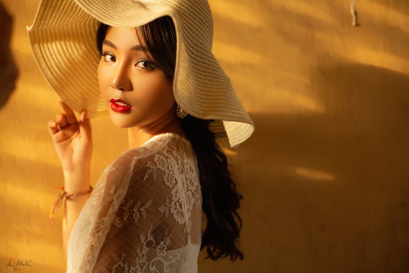 Nguyễn Như Ngọc sở hữu bờ môi gợi cảm và đôi mắt biết cười.