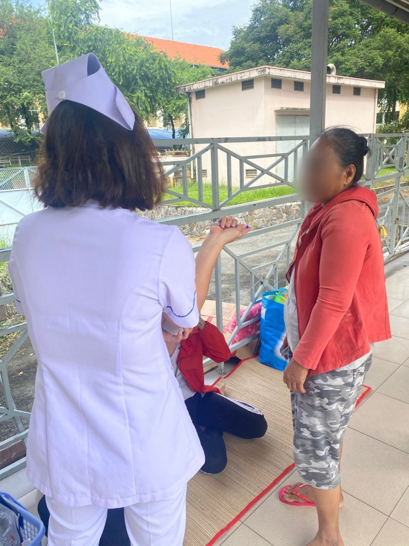 Bà C. cho biết, cháu M.T.A. thường xuyên bị mẹ bạo hành.