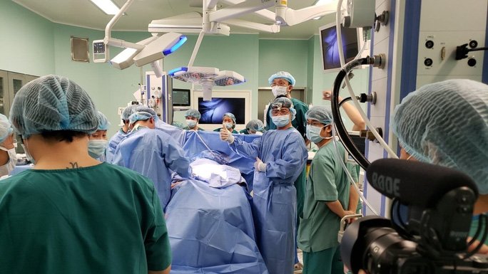 Ca phẫu thuật tách rời 2 bé dính liền thành công sau 4 tiếng.
