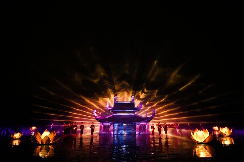 Dự án sẽ có những show biểu diễn nghệ thuật thực cảnh như Kí ức Hội An, Tinh Hoa Bắc Bộ mang đến cho du khách trải nghiệm độc đáo.