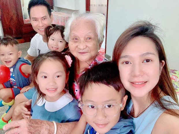 song-guong-mau-giua-mua-dich-nhu-gia-dinh-ly-hai-ca-nha-tap-the-thao-nau-an-quay-quan-8993836931167704450337307014091450212155392o-15852-1585365448-888-width620height465