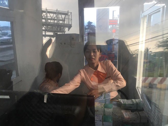 BOT thu phí Cai Lậy xả trạm lần thứ 4 trong ngày khi nữ tài xế làm rớt tiền