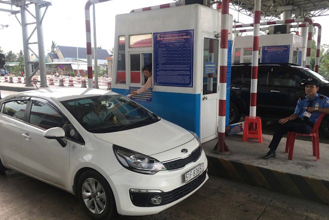 BOT thu phí Cai Lậy xả trạm lần thứ 4 trong ngày khi nữ tài xế làm rớt tiền