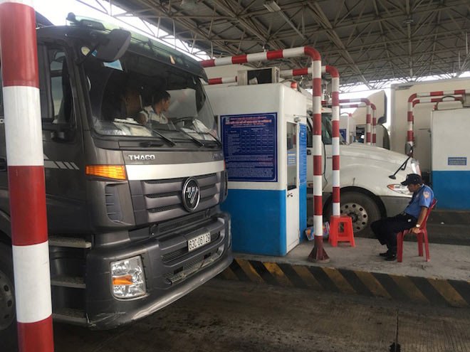 BOT thu phí Cai Lậy xả trạm lần thứ 4 trong ngày khi nữ tài xế làm rớt tiền