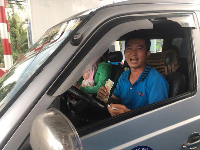 BOT thu phí Cai Lậy xả trạm lần thứ 4 trong ngày khi nữ tài xế làm rớt tiền