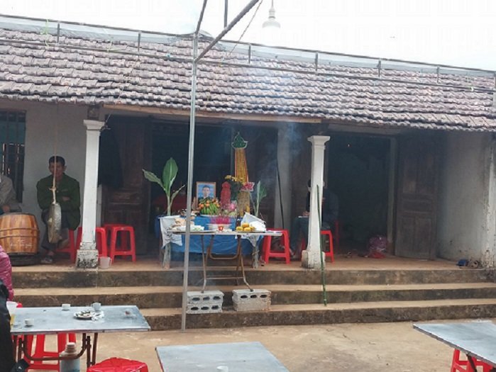 Nghịch tử dùng búa đánh chết bố ruột vì chê rửa bát không sạch