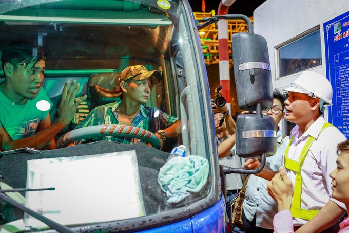 Tài xế quyết không trả phí, BOT Cai Lậy xả trạm hơn 10 lần trong ngày