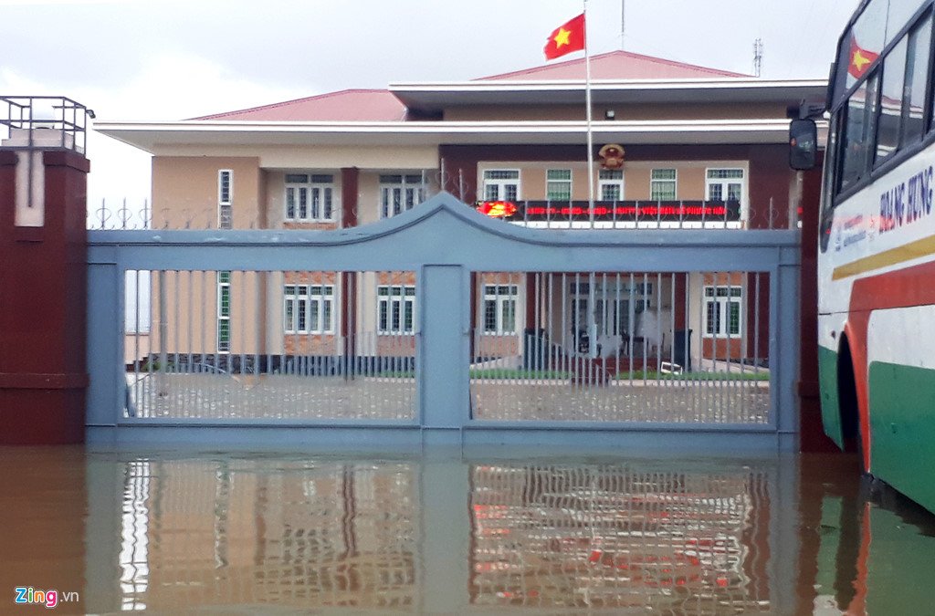 Mưa lũ gây cô lập hàng nghìn hộ dân Bình Định