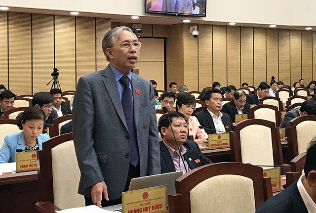 Hà Nội tăng phí thuê vỉa hè, tăng giá gửi xe: Tiền vào túi ai?