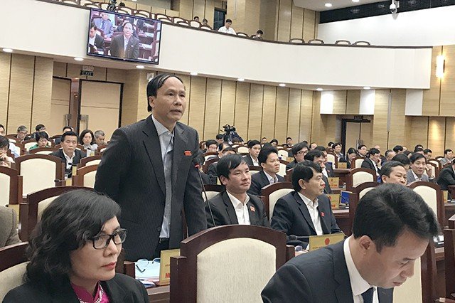 Hà Nội tăng phí thuê vỉa hè, tăng giá gửi xe: Tiền vào túi ai?