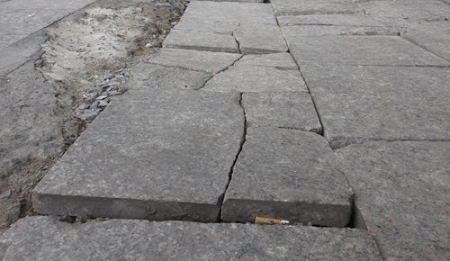 Chủ tịch Hà Nội: 'Đá lát vỉa hè vỡ vì chọn không đúng kích cỡ, độ dày'