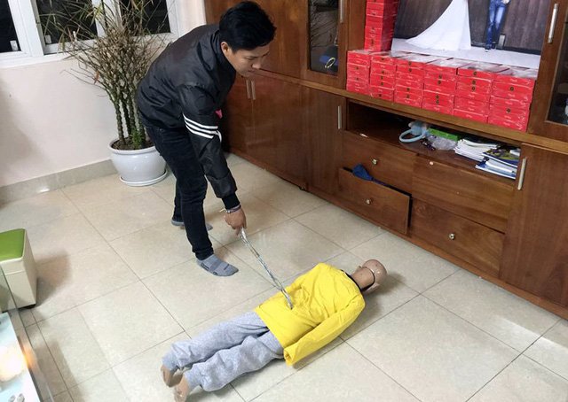 3 lần trốn chạy bất thành của bé trai 10 tuổi bị bố đẻ bạo hành