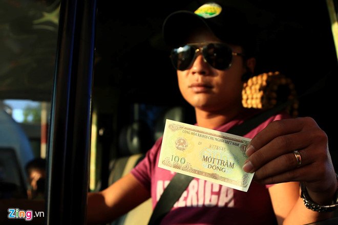 Tài xế trả tiền lẻ, đòi thối đúng 100 đồng ở BOT tuyến tránh Biên Hòa