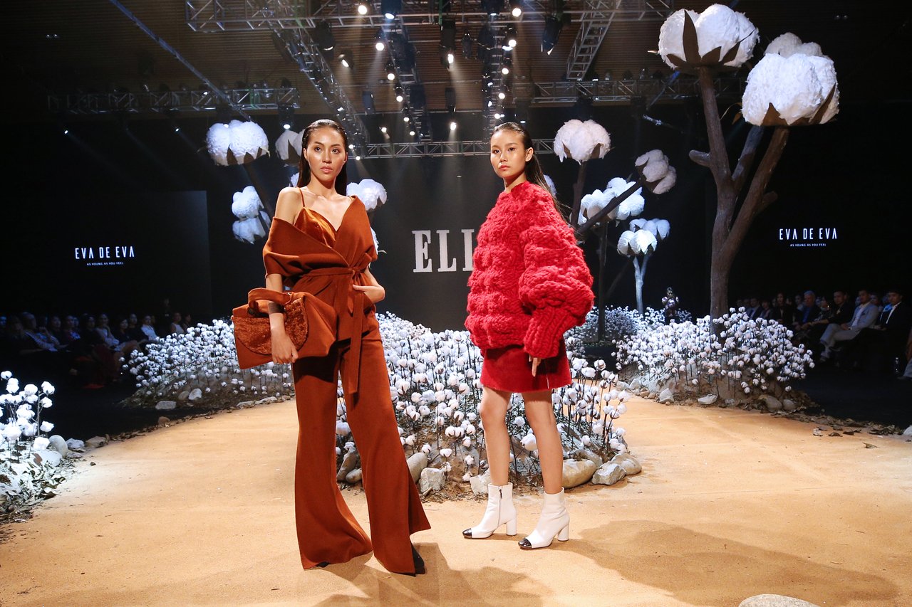 elle-fashion-show-10000-bong-hoa-tao-thanh-san-catwalk-canh-dong-hoa-conton