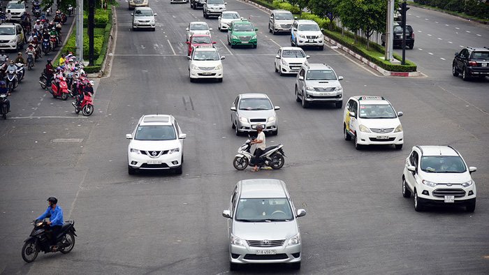 Tăng mức xử phạt để giảm ùn tắc giao thông