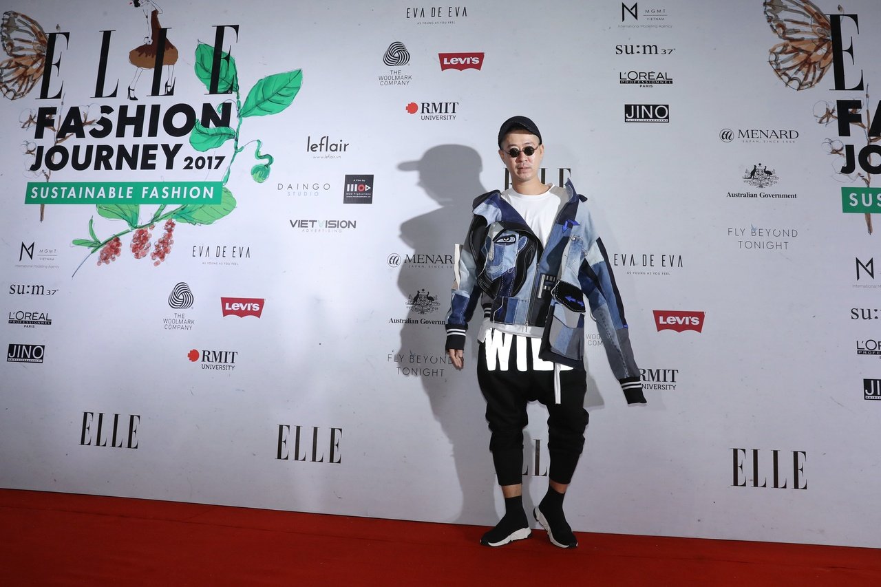 pham-huong-xo-khuyen-pha-cach-diva-hong-nhung-mac-xau-tren-tham-do-elle-fashion-show