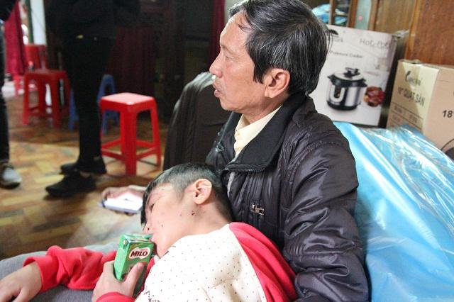 xot-xa-nhung-vet-thuong-tren-co-the-be-trai-10-tuoi-bi-bao-hanh
