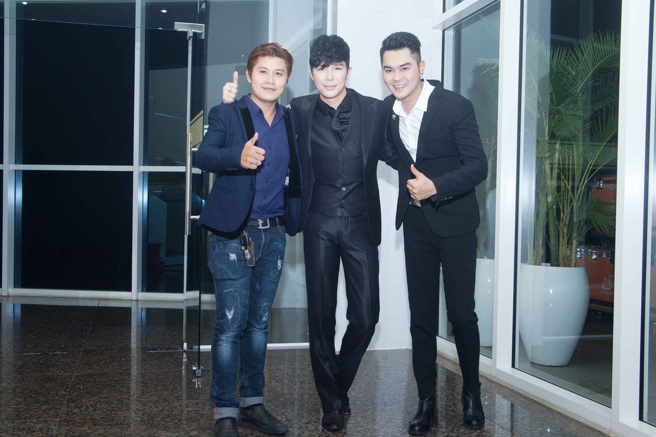 nathan-lee-dien-set-do-3-ty-len-tieng-ve-viec-qua-giau-nen-khong-them-nhan-show