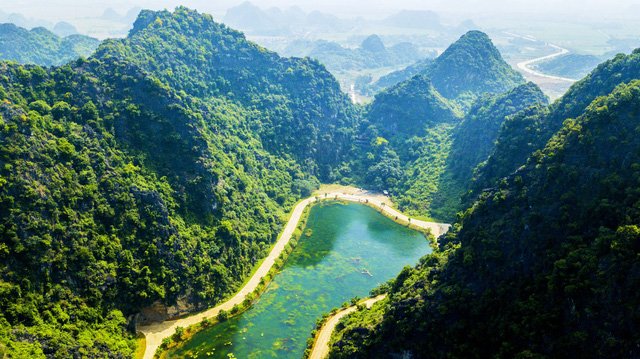Ngỡ ngàng vẻ đẹp mê hoặc của “tuyệt tình cốc” ở Ninh Bình