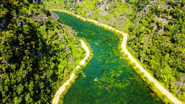 Ngỡ ngàng vẻ đẹp mê hoặc của “tuyệt tình cốc” ở Ninh Bình
