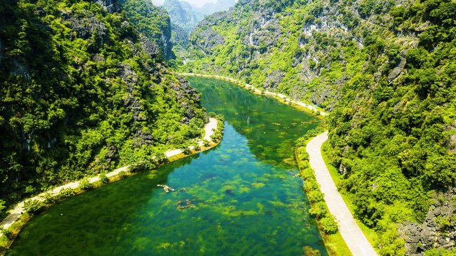 Ngỡ ngàng vẻ đẹp mê hoặc của “tuyệt tình cốc” ở Ninh Bình