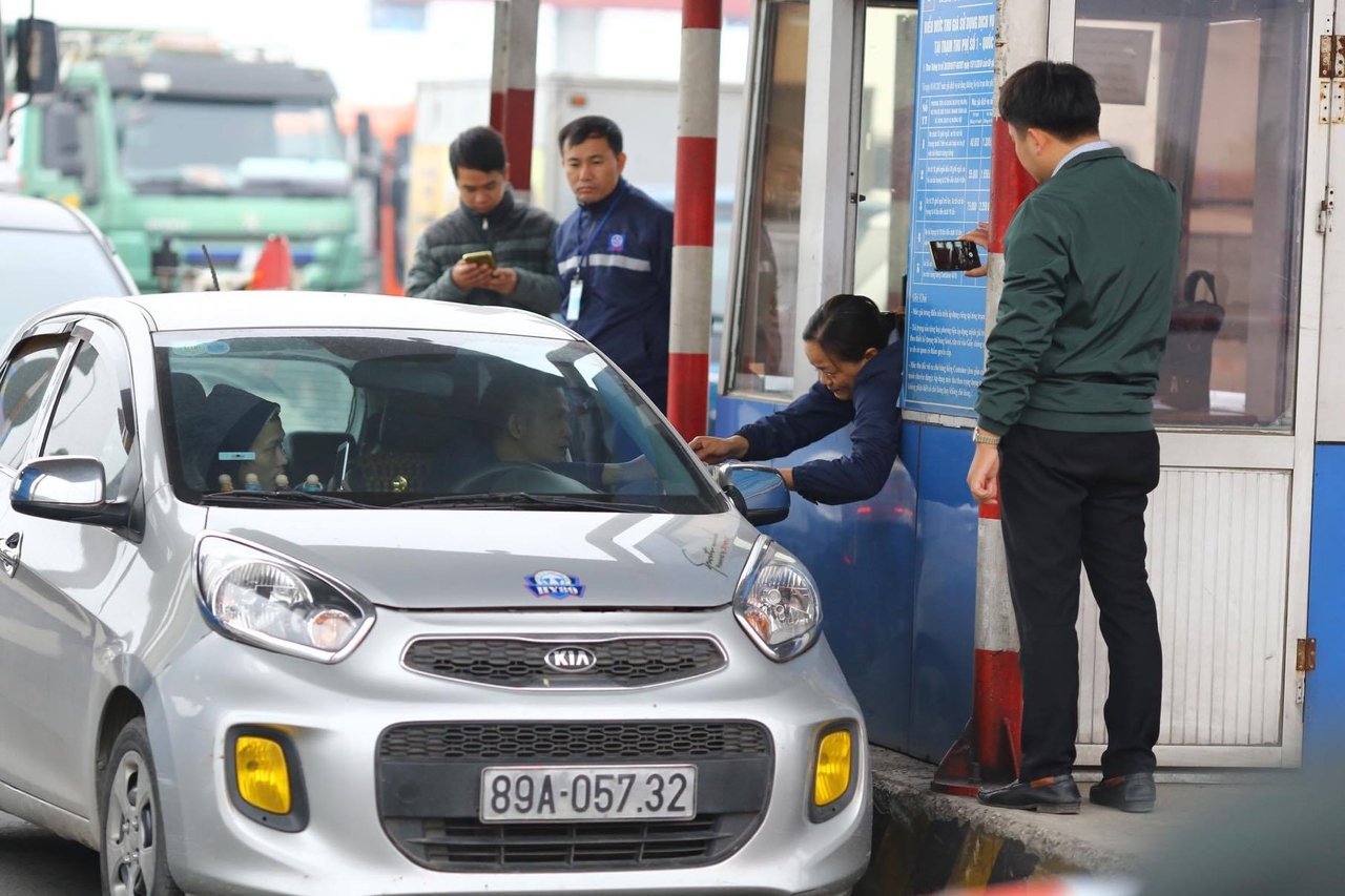 bot-van-lam-lai-co-tinh-trang-lai-xe-tra-phi-bang-tien-le