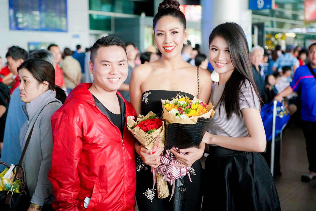 le-hang-thuy-dung-don-nguyen-thi-loan-ve-nuoc-sau-cuoc-thi-miss-universe-2017
