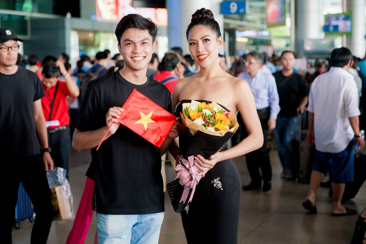le-hang-thuy-dung-don-nguyen-thi-loan-ve-nuoc-sau-cuoc-thi-miss-universe-2017