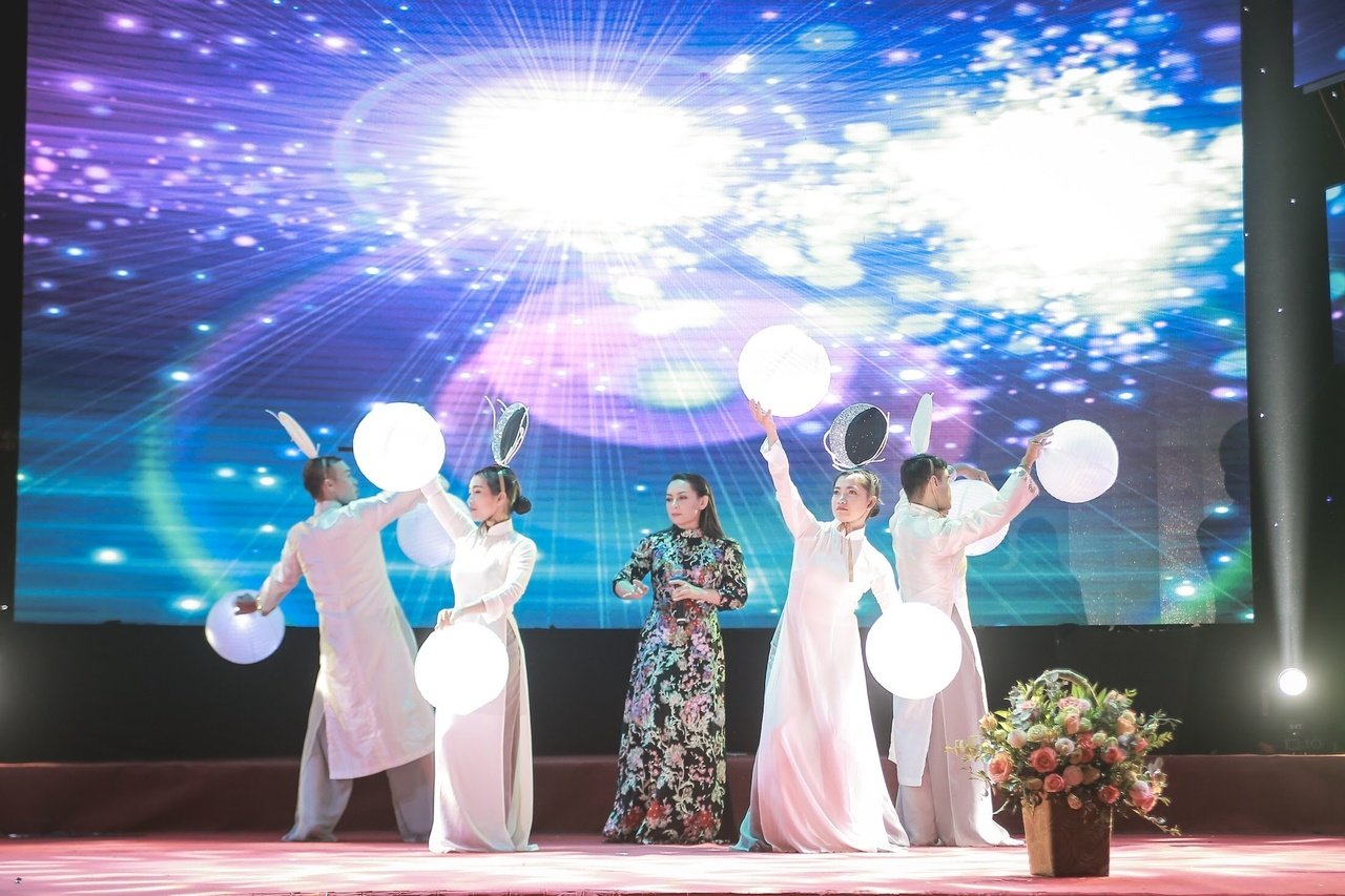 chuong-trinh-ca-nhac-tu-thien-vong-tay-nhan-ai-ket-noi-cac-tam-long-hao-tam