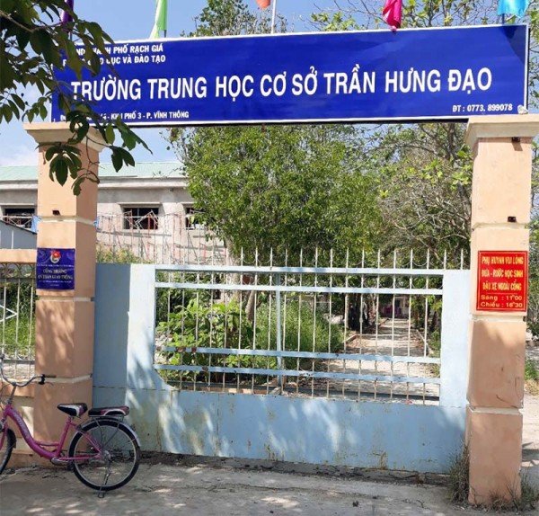 dinh chi hoc sinh danh ban